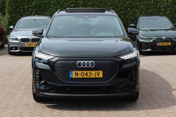 Audi Q4 e-tron 40 Launch edition Advanced Plus 77 kWh / SOH 92,9 % / Panoramadak / Camera / Warmtepomp / CarPlay / 20'' / Stoelverwarming / DAB / ACC