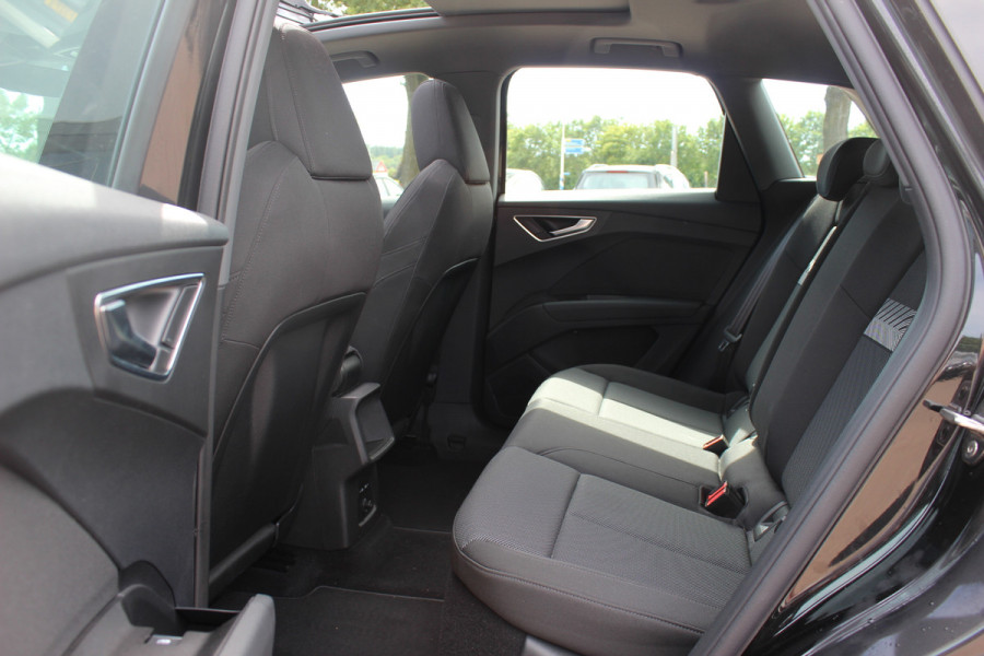 Audi Q4 e-tron 40 Launch edition Advanced Plus 77 kWh / SOH 92,9 % / Panoramadak / Camera / Warmtepomp / CarPlay / 20'' / Stoelverwarming / DAB / ACC