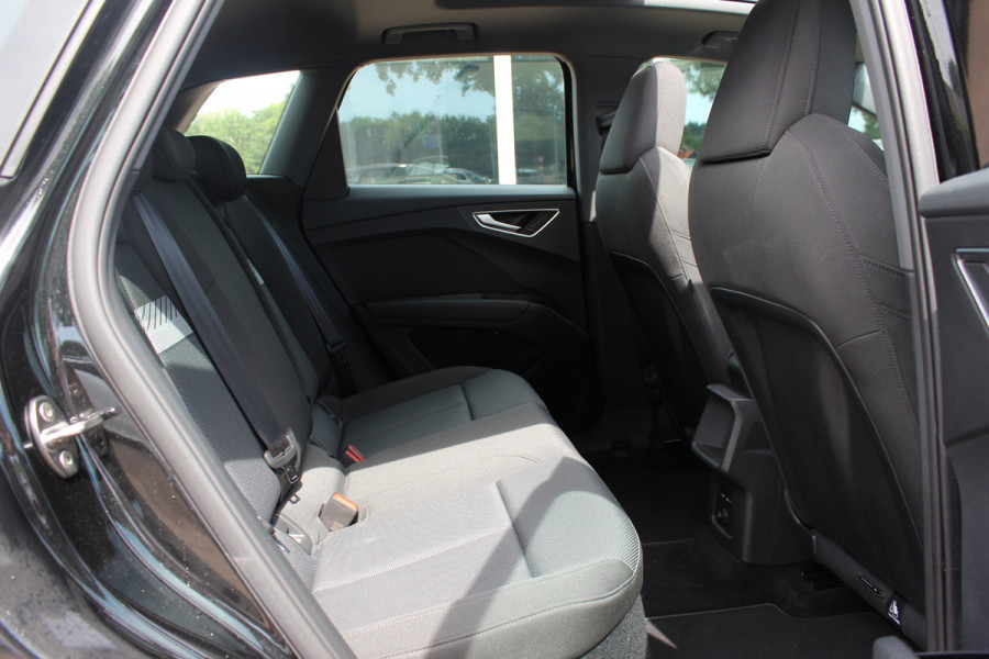 Audi Q4 e-tron 40 Launch edition Advanced Plus 77 kWh / SOH 92,9 % / Panoramadak / Camera / Warmtepomp / CarPlay / 20'' / Stoelverwarming / DAB / ACC