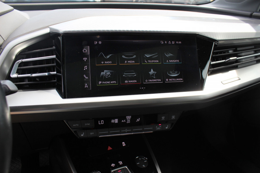 Audi Q4 e-tron 40 Launch edition Advanced Plus 77 kWh / SOH 92,9 % / Panoramadak / Camera / Warmtepomp / CarPlay / 20'' / Stoelverwarming / DAB / ACC