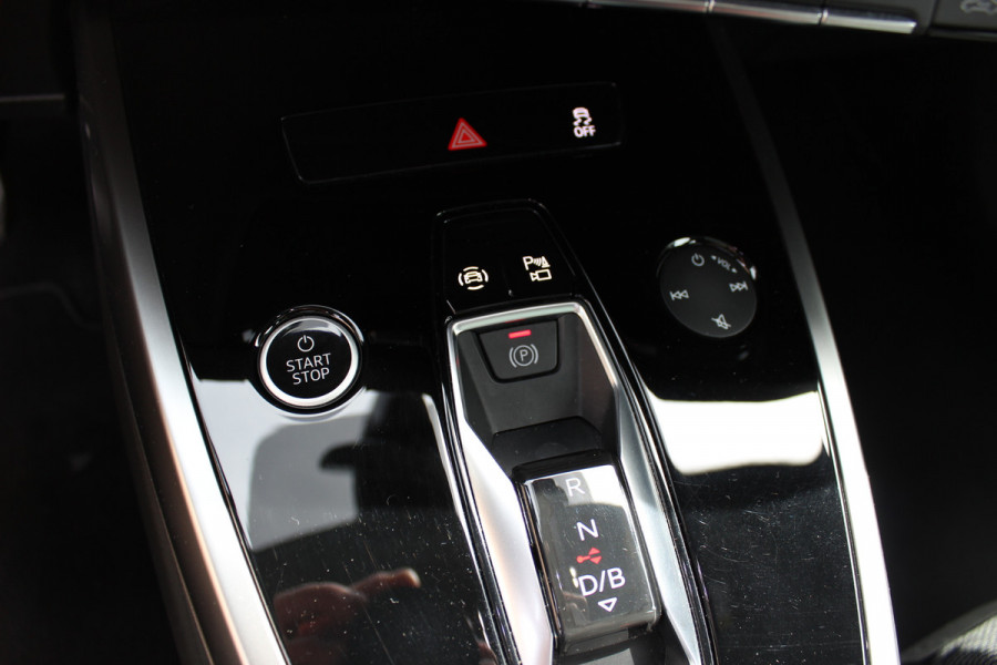Audi Q4 e-tron 40 Launch edition Advanced Plus 77 kWh / SOH 92,9 % / Panoramadak / Camera / Warmtepomp / CarPlay / 20'' / Stoelverwarming / DAB / ACC