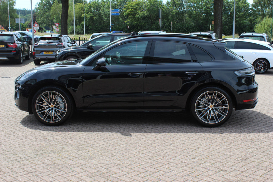 Porsche Macan 2.9 Turbo / Panoramadak / 360Camera / Adaptieve Stoelen / Luchtvering / Matrix LED / Sportuitlaat / 21'' / Sportchrono / Dodehoek / CarPlay / Stoel+Stuurverwarming / Dodehoek / DAB / ACC