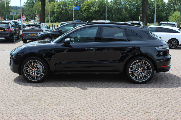 Porsche Macan 2.9 Turbo / Panoramadak / 360Camera / Adaptieve Stoelen / Luchtvering / Matrix LED / Sportuitlaat / 21'' / Sportchrono / Dodehoek / CarPlay / Stoel+Stuurverwarming / Dodehoek / DAB / ACC