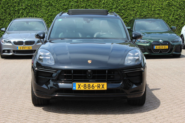 Porsche Macan 2.9 Turbo / Panoramadak / 360Camera / Adaptieve Stoelen / Luchtvering / Matrix LED / Sportuitlaat / 21'' / Sportchrono / Dodehoek / CarPlay / Stoel+Stuurverwarming / Dodehoek / DAB / ACC