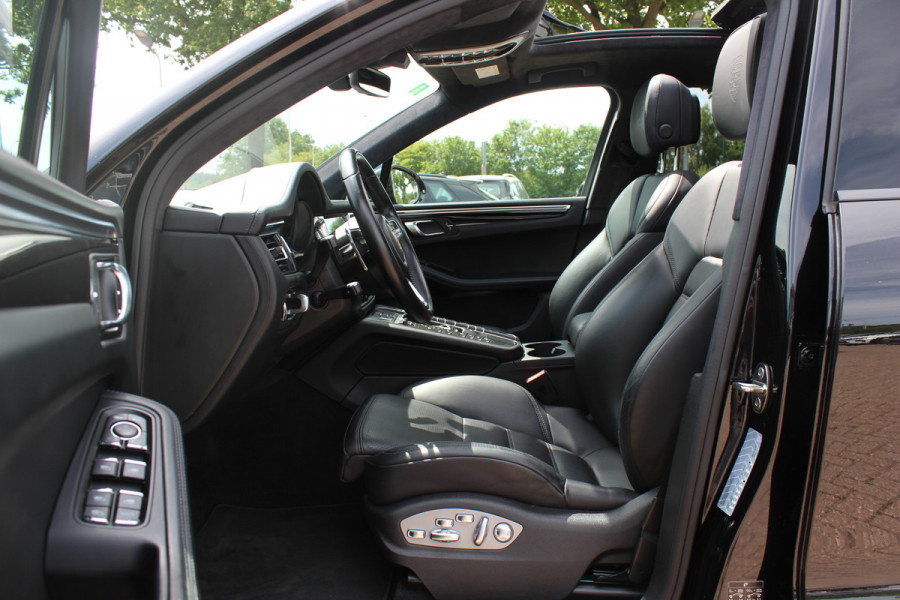 Porsche Macan 2.9 Turbo / Panoramadak / 360Camera / Adaptieve Stoelen / Luchtvering / Matrix LED / Sportuitlaat / 21'' / Sportchrono / Dodehoek / CarPlay / Stoel+Stuurverwarming / Dodehoek / DAB / ACC