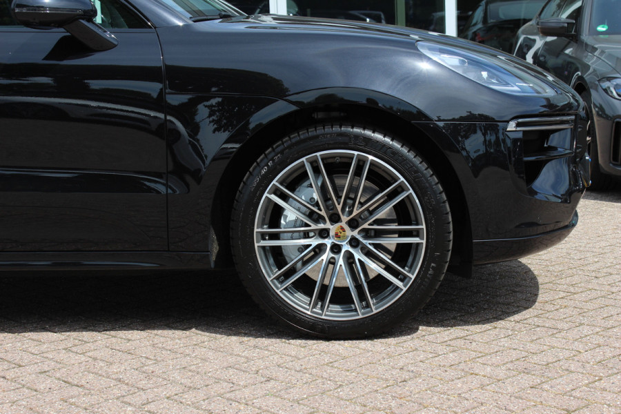 Porsche Macan 2.9 Turbo / Panoramadak / 360Camera / Adaptieve Stoelen / Luchtvering / Matrix LED / Sportuitlaat / 21'' / Sportchrono / Dodehoek / CarPlay / Stoel+Stuurverwarming / Dodehoek / DAB / ACC