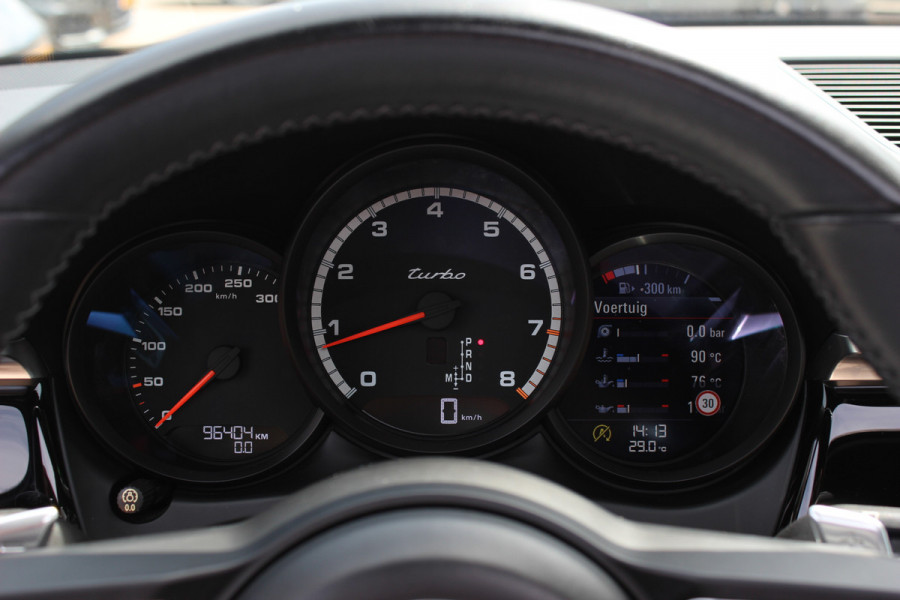Porsche Macan 2.9 Turbo / Panoramadak / 360Camera / Adaptieve Stoelen / Luchtvering / Matrix LED / Sportuitlaat / 21'' / Sportchrono / Dodehoek / CarPlay / Stoel+Stuurverwarming / Dodehoek / DAB / ACC