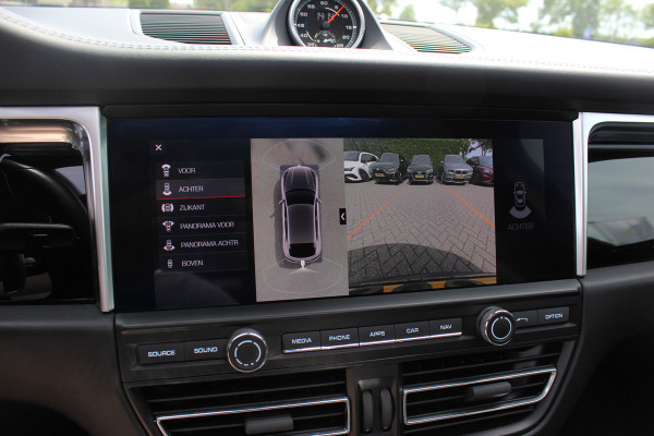 Porsche Macan 2.9 Turbo / Panoramadak / 360Camera / Adaptieve Stoelen / Luchtvering / Matrix LED / Sportuitlaat / 21'' / Sportchrono / Dodehoek / CarPlay / Stoel+Stuurverwarming / Dodehoek / DAB / ACC