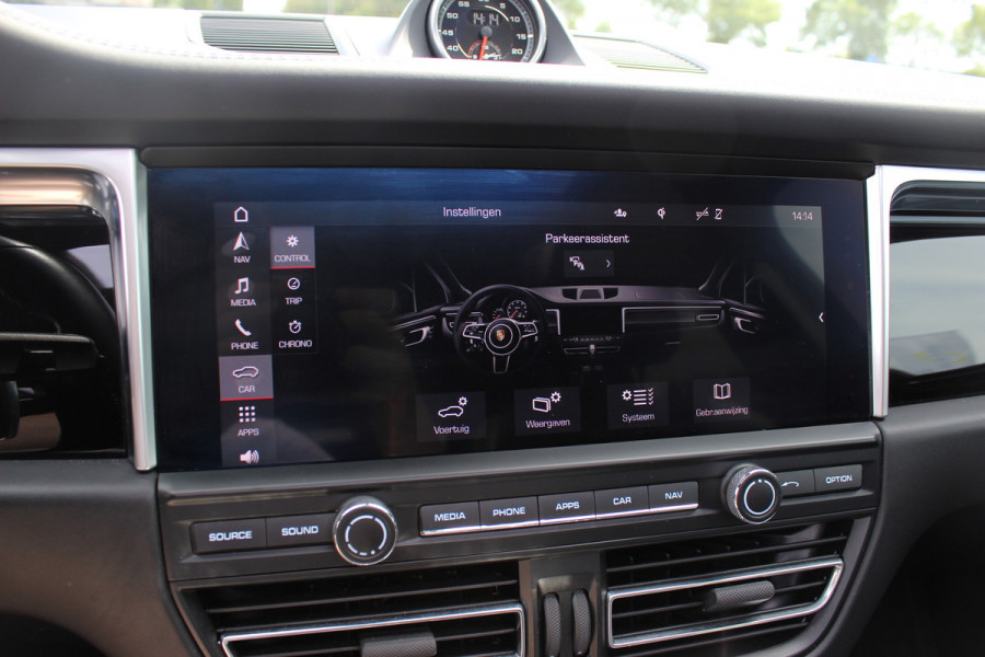 Porsche Macan 2.9 Turbo / Panoramadak / 360Camera / Adaptieve Stoelen / Luchtvering / Matrix LED / Sportuitlaat / 21'' / Sportchrono / Dodehoek / CarPlay / Stoel+Stuurverwarming / Dodehoek / DAB / ACC