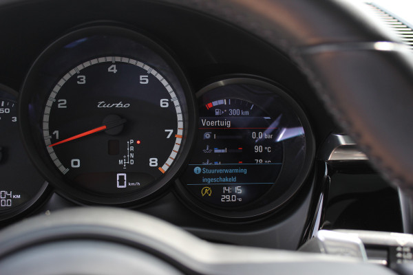 Porsche Macan 2.9 Turbo / Panoramadak / 360Camera / Adaptieve Stoelen / Luchtvering / Matrix LED / Sportuitlaat / 21'' / Sportchrono / Dodehoek / CarPlay / Stoel+Stuurverwarming / Dodehoek / DAB / ACC