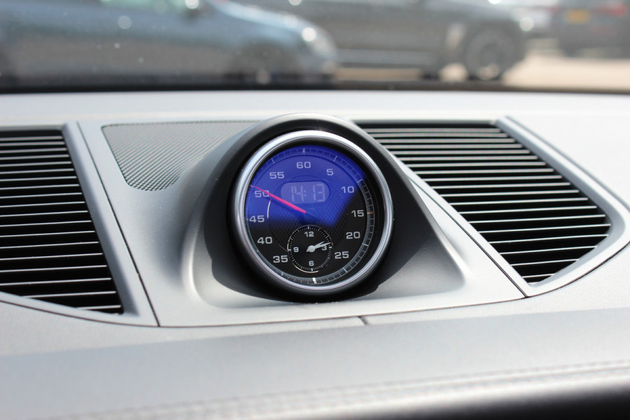 Porsche Macan 2.9 Turbo / Panoramadak / 360Camera / Adaptieve Stoelen / Luchtvering / Matrix LED / Sportuitlaat / 21'' / Sportchrono / Dodehoek / CarPlay / Stoel+Stuurverwarming / Dodehoek / DAB / ACC