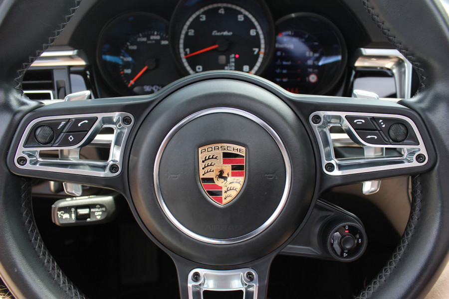 Porsche Macan 2.9 Turbo / Panoramadak / 360Camera / Adaptieve Stoelen / Luchtvering / Matrix LED / Sportuitlaat / 21'' / Sportchrono / Dodehoek / CarPlay / Stoel+Stuurverwarming / Dodehoek / DAB / ACC