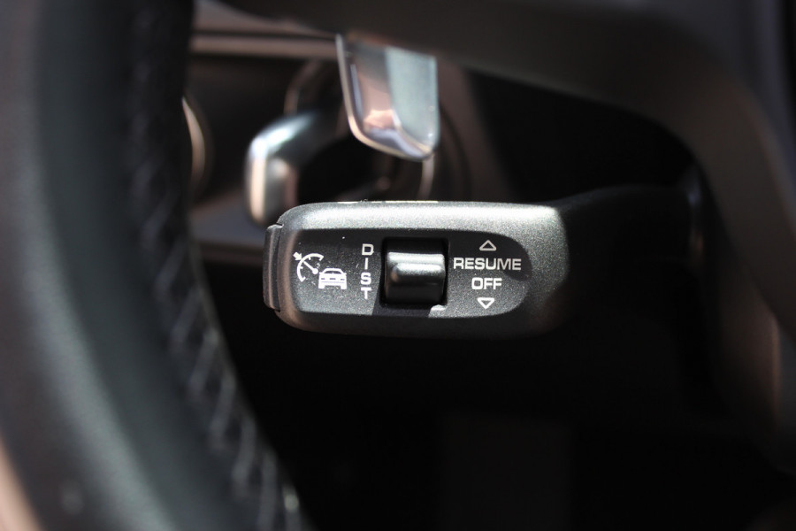 Porsche Macan 2.9 Turbo / Panoramadak / 360Camera / Adaptieve Stoelen / Luchtvering / Matrix LED / Sportuitlaat / 21'' / Sportchrono / Dodehoek / CarPlay / Stoel+Stuurverwarming / Dodehoek / DAB / ACC