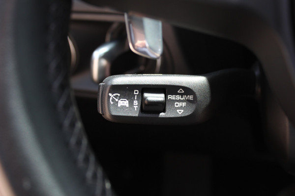 Porsche Macan 2.9 Turbo / Panoramadak / 360Camera / Adaptieve Stoelen / Luchtvering / Matrix LED / Sportuitlaat / 21'' / Sportchrono / Dodehoek / CarPlay / Stoel+Stuurverwarming / Dodehoek / DAB / ACC