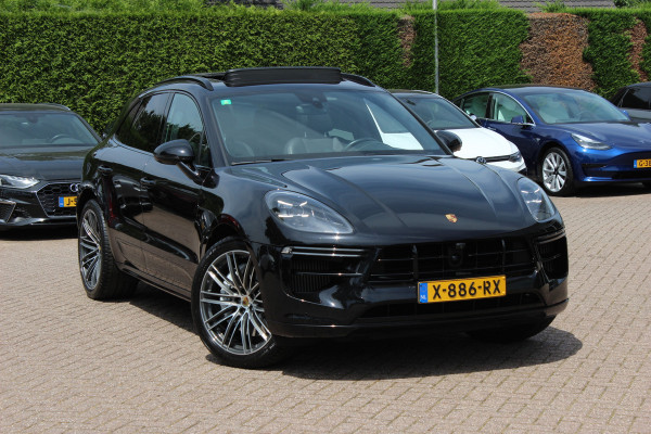 Porsche Macan 2.9 Turbo / Panoramadak / 360Camera / Adaptieve Stoelen / Luchtvering / Matrix LED / Sportuitlaat / 21'' / Sportchrono / Dodehoek / CarPlay / Stoel+Stuurverwarming / Dodehoek / DAB / ACC