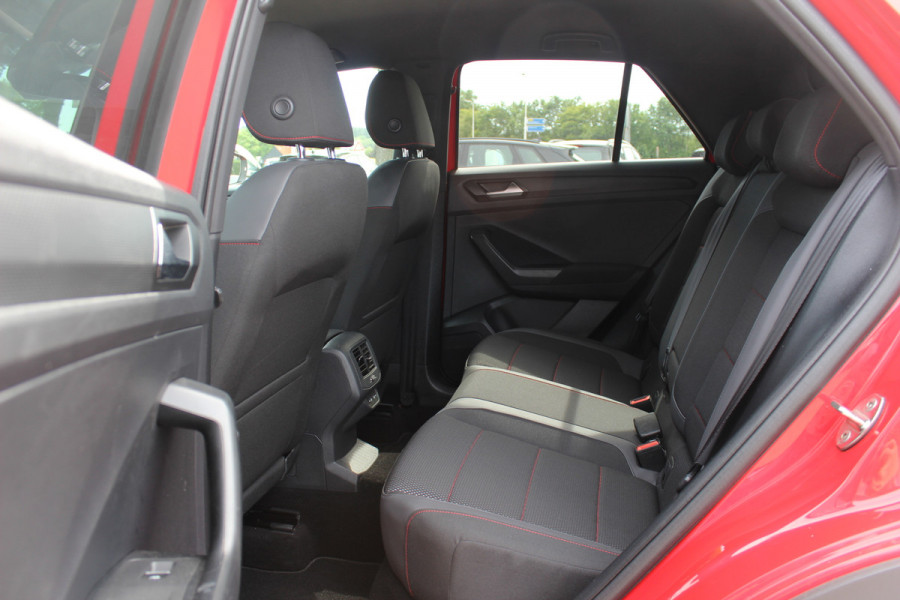 Volkswagen T-Roc 1.5 TSI Sport Business R / Camera / CarPlay / Virtual Cockpit / Sportstoelen / 18'' / LED / DAB / ACC
