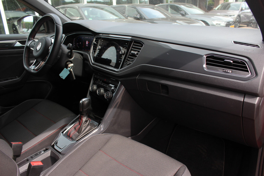 Volkswagen T-Roc 1.5 TSI Sport Business R / Camera / CarPlay / Virtual Cockpit / Sportstoelen / 18'' / LED / DAB / ACC