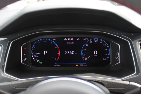 Volkswagen T-Roc 1.5 TSI Sport Business R / Camera / CarPlay / Virtual Cockpit / Sportstoelen / 18'' / LED / DAB / ACC
