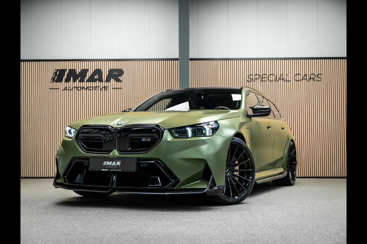 BMW 5 Serie Touring M5 Unieke kleur, Vossen 23/22 inch,Akrapovic, Carbon pack rondom