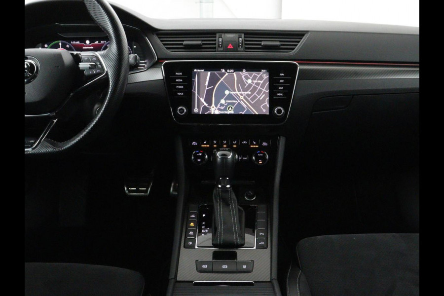 Škoda Superb 1.4 TSI iV Sportline | SOH 96,3% | Stoelverwarming | Alcantara | Adaptive cruise | Camera | Carplay | Matrix LED | Stuurverwarming | Virtual Cockpit | Navigatie | Parkeerhulp | Sportstoelen | Sfeerverlichting | PHEV | Plug In