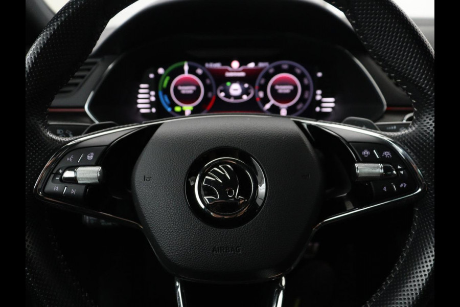 Škoda Superb 1.4 TSI iV Sportline | SOH 96,3% | Stoelverwarming | Alcantara | Adaptive cruise | Camera | Carplay | Matrix LED | Stuurverwarming | Virtual Cockpit | Navigatie | Parkeerhulp | Sportstoelen | Sfeerverlichting | PHEV | Plug In