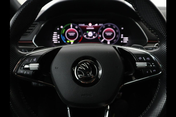 Škoda Superb 1.4 TSI iV Sportline | SOH 96,3% | Stoelverwarming | Alcantara | Adaptive cruise | Camera | Carplay | Matrix LED | Stuurverwarming | Virtual Cockpit | Navigatie | Parkeerhulp | Sportstoelen | Sfeerverlichting | PHEV | Plug In