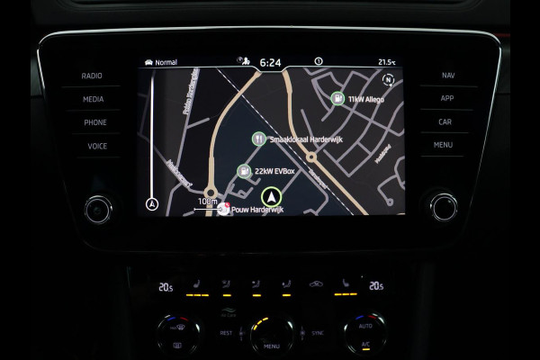 Škoda Superb 1.4 TSI iV Sportline | SOH 96,3% | Stoelverwarming | Alcantara | Adaptive cruise | Camera | Carplay | Matrix LED | Stuurverwarming | Virtual Cockpit | Navigatie | Parkeerhulp | Sportstoelen | Sfeerverlichting | PHEV | Plug In
