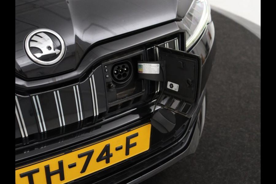 Škoda Superb 1.4 TSI iV Sportline | SOH 96,3% | Stoelverwarming | Alcantara | Adaptive cruise | Camera | Carplay | Matrix LED | Stuurverwarming | Virtual Cockpit | Navigatie | Parkeerhulp | Sportstoelen | Sfeerverlichting | PHEV | Plug In