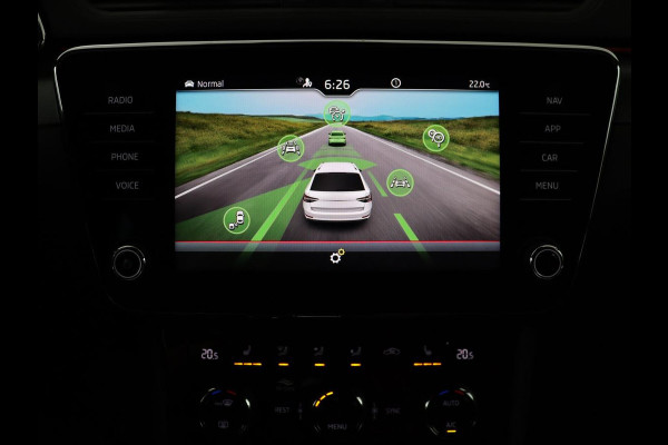 Škoda Superb 1.4 TSI iV Sportline | SOH 96,3% | Stoelverwarming | Alcantara | Adaptive cruise | Camera | Carplay | Matrix LED | Stuurverwarming | Virtual Cockpit | Navigatie | Parkeerhulp | Sportstoelen | Sfeerverlichting | PHEV | Plug In