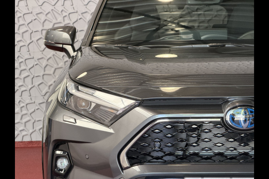 Toyota RAV4 2.5 PHEV AWD 306PK ✅gloednieuw ✅ | Trekgew. 1500KG | Head-up display | Camera | Full LED | Elektrische achterklep | Stuur/Stoelv PHEV PLUG IN