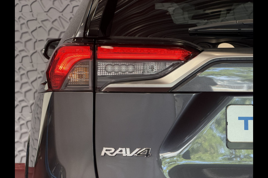 Toyota RAV4 2.5 PHEV AWD 306PK ✅gloednieuw ✅ | Trekgew. 1500KG | Head-up display | Camera | Full LED | Elektrische achterklep | Stuur/Stoelv PHEV PLUG IN