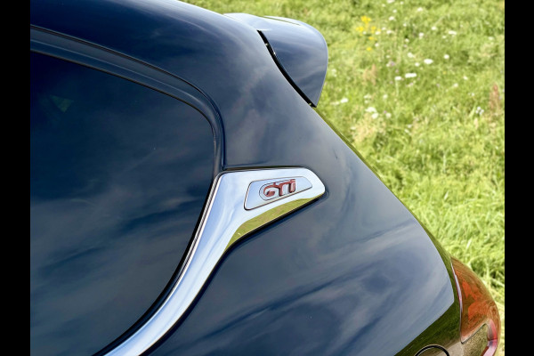 Peugeot 208 1.6 e-THP GTi UNIEK | Liefhebbersauto | Lage KM-Stand | Nieuwstaat | Apple Carplay/Android Auto | Stoelvw | Camera