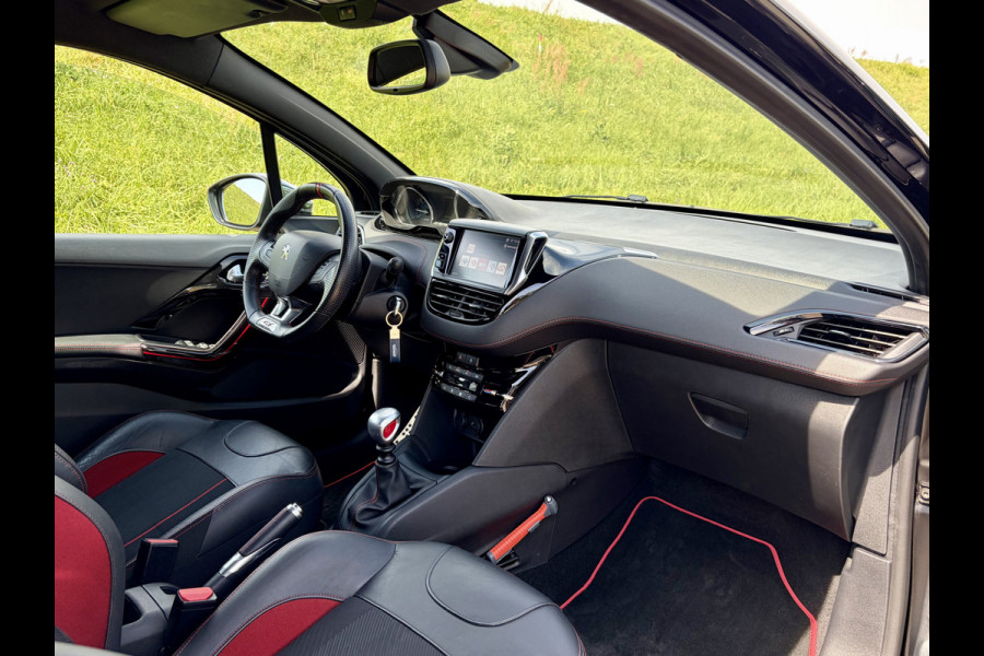 Peugeot 208 1.6 e-THP GTi UNIEK | Liefhebbersauto | Lage KM-Stand | Nieuwstaat | Apple Carplay/Android Auto | Stoelvw | Camera
