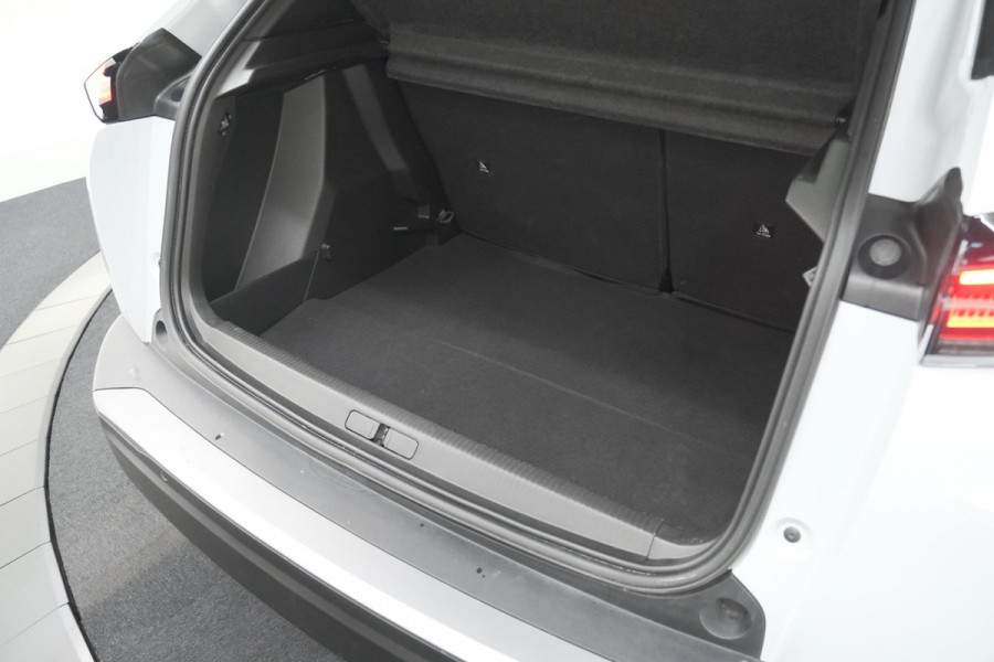 Peugeot e-2008 EV Allure Avantage 54 kWh | 11 KW Lader | Apple Carplay | Parkeersensoren