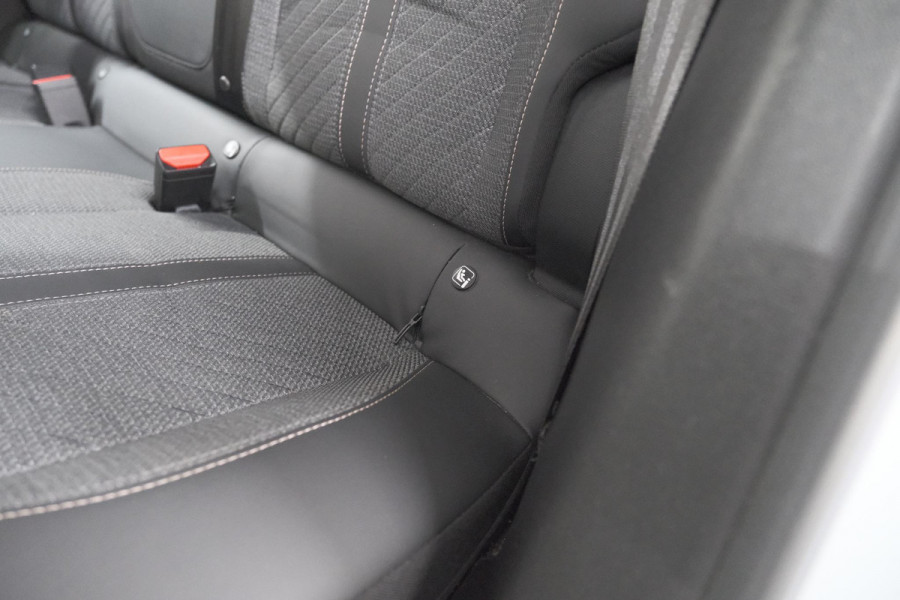 Peugeot e-2008 EV Allure Avantage 54 kWh | 11 KW Lader | Apple Carplay | Parkeersensoren