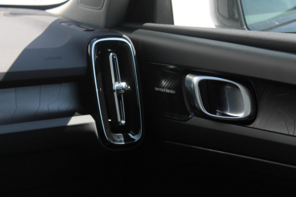 Volvo XC40 T5 262PK Automaat Recharge Inscription Lederen bekleding / Parkeersensoren met parkeercamera achter / Harman Kardon audio / Verwarmbare voorruit