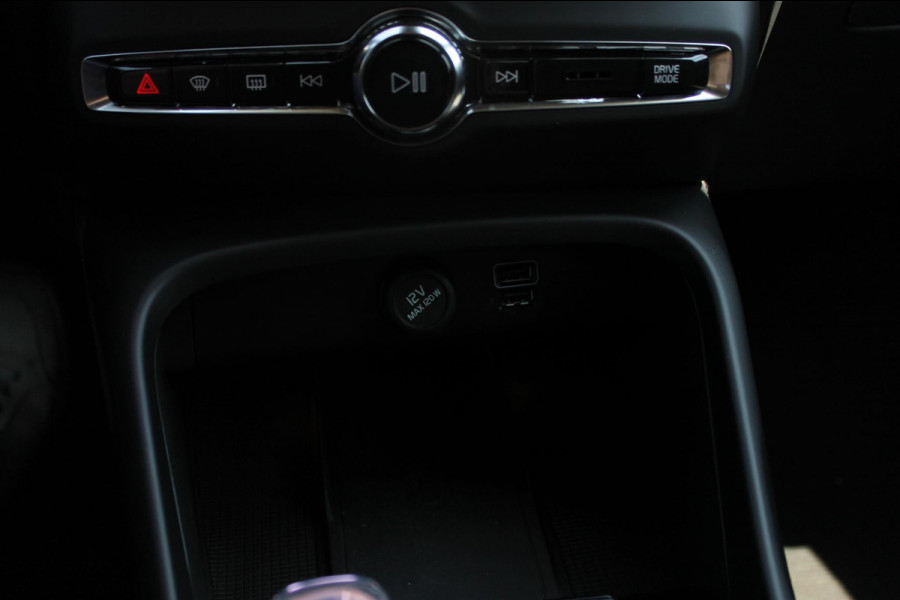 Volvo XC40 T5 262PK Automaat Recharge Inscription Lederen bekleding / Parkeersensoren met parkeercamera achter / Harman Kardon audio / Verwarmbare voorruit