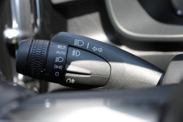 Volvo XC40 T5 262PK Automaat Recharge Inscription Lederen bekleding / Parkeersensoren met parkeercamera achter / Harman Kardon audio / Verwarmbare voorruit
