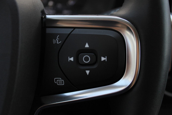Volvo XC40 T5 262PK Automaat Recharge Inscription Lederen bekleding / Parkeersensoren met parkeercamera achter / Harman Kardon audio / Verwarmbare voorruit