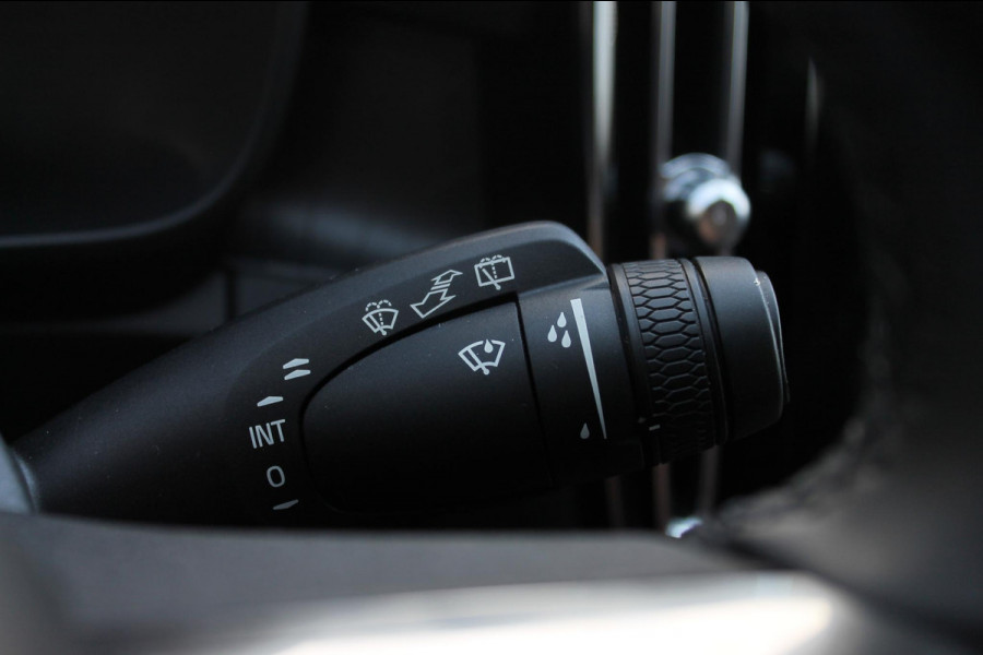 Volvo XC40 T5 262PK Automaat Recharge Inscription Lederen bekleding / Parkeersensoren met parkeercamera achter / Harman Kardon audio / Verwarmbare voorruit