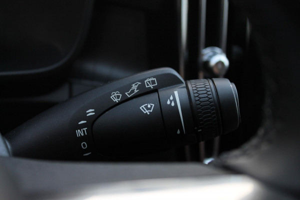 Volvo XC40 T5 262PK Automaat Recharge Inscription Lederen bekleding / Parkeersensoren met parkeercamera achter / Harman Kardon audio / Verwarmbare voorruit