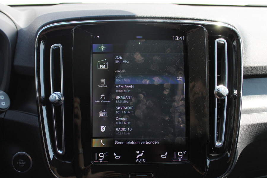 Volvo XC40 T5 262PK Automaat Recharge Inscription Lederen bekleding / Parkeersensoren met parkeercamera achter / Harman Kardon audio / Verwarmbare voorruit