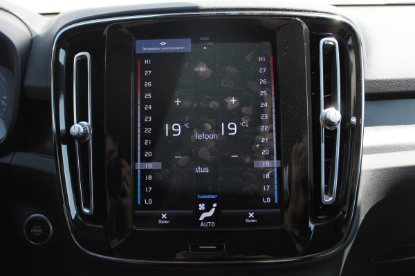 Volvo XC40 T5 262PK Automaat Recharge Inscription Lederen bekleding / Parkeersensoren met parkeercamera achter / Harman Kardon audio / Verwarmbare voorruit