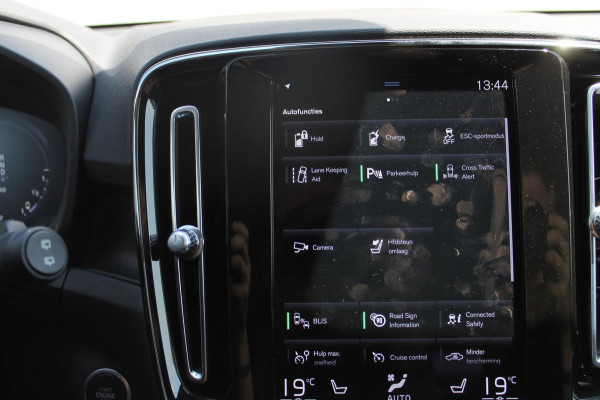 Volvo XC40 T5 262PK Automaat Recharge Inscription Lederen bekleding / Parkeersensoren met parkeercamera achter / Harman Kardon audio / Verwarmbare voorruit