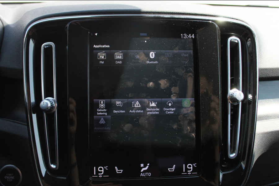Volvo XC40 T5 262PK Automaat Recharge Inscription Lederen bekleding / Parkeersensoren met parkeercamera achter / Harman Kardon audio / Verwarmbare voorruit