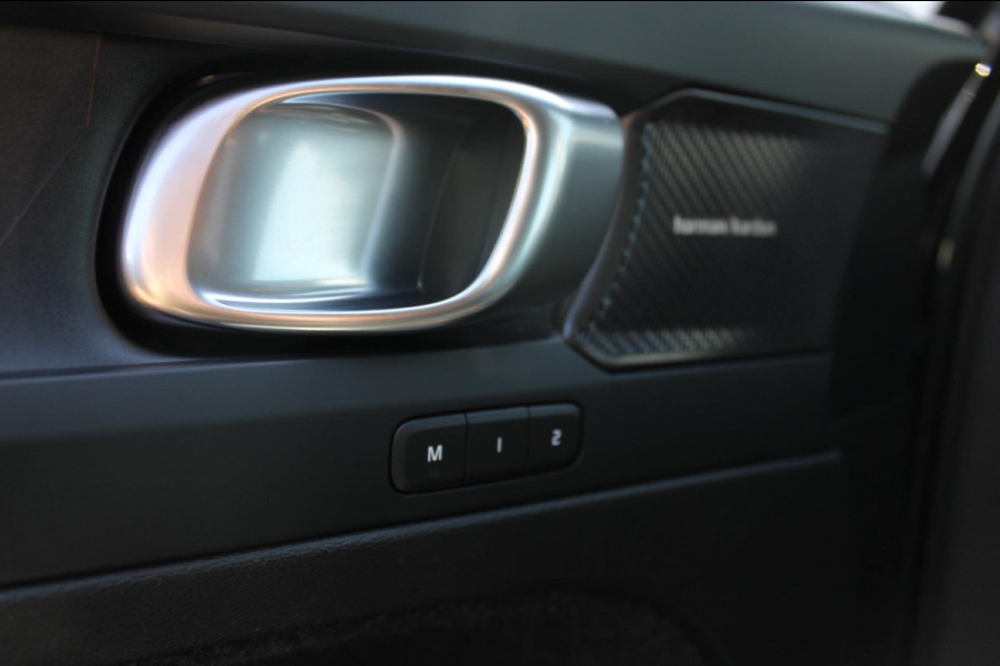 Volvo XC40 T5 262PK Automaat Recharge Inscription Lederen bekleding / Parkeersensoren met parkeercamera achter / Harman Kardon audio / Verwarmbare voorruit