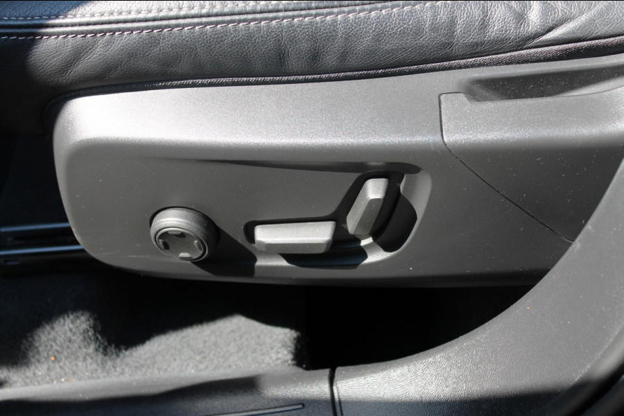 Volvo XC40 T5 262PK Automaat Recharge Inscription Lederen bekleding / Parkeersensoren met parkeercamera achter / Harman Kardon audio / Verwarmbare voorruit