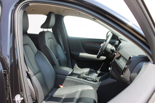 Volvo XC40 T5 262PK Automaat Recharge Inscription Lederen bekleding / Parkeersensoren met parkeercamera achter / Harman Kardon audio / Verwarmbare voorruit