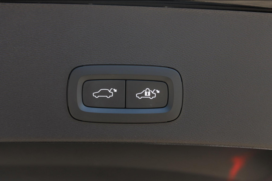 Volvo XC40 T5 262PK Automaat Recharge Inscription Lederen bekleding / Parkeersensoren met parkeercamera achter / Harman Kardon audio / Verwarmbare voorruit