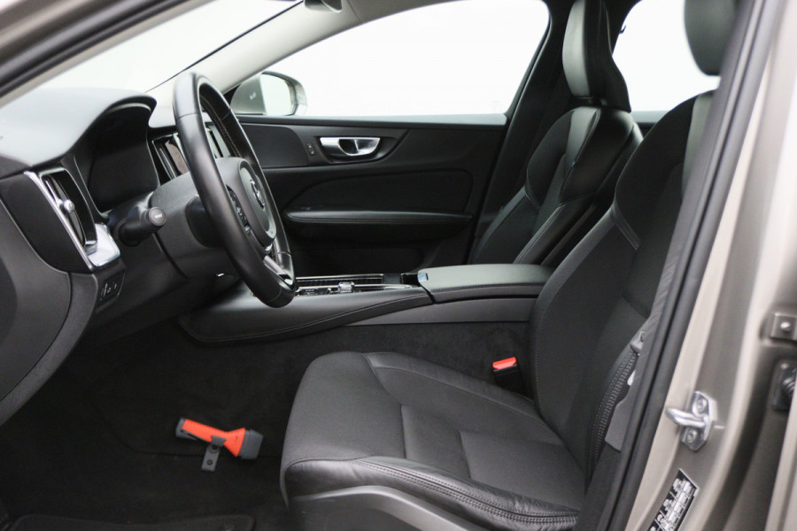 Volvo V60 2.0 T6 Twin Engine AWD Momentum Pro SOH 89%, Climate, Cruise, Navigatie, Apple Carplay, LED, Trekhaak, 19''